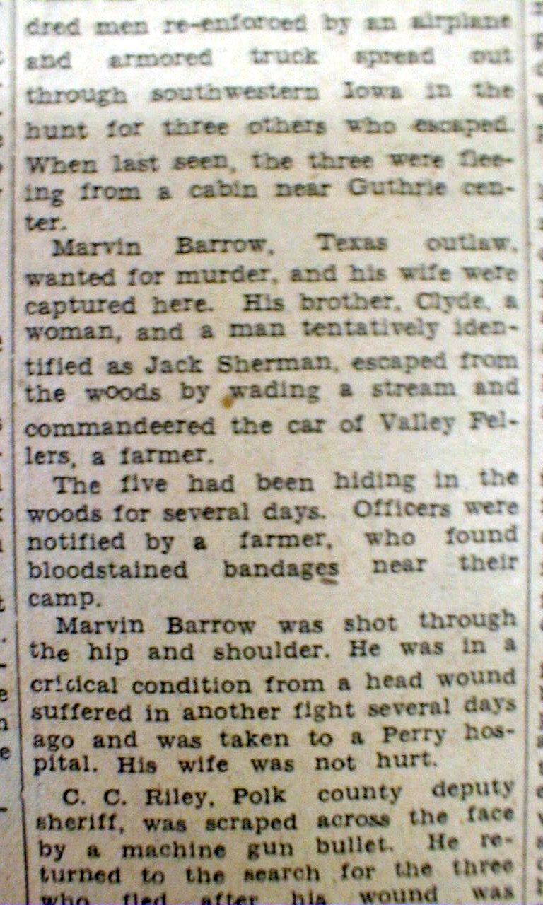 1933 newspaper Outlaws BONNIE & CLYDE Escape Shootout DEXTER Iowa